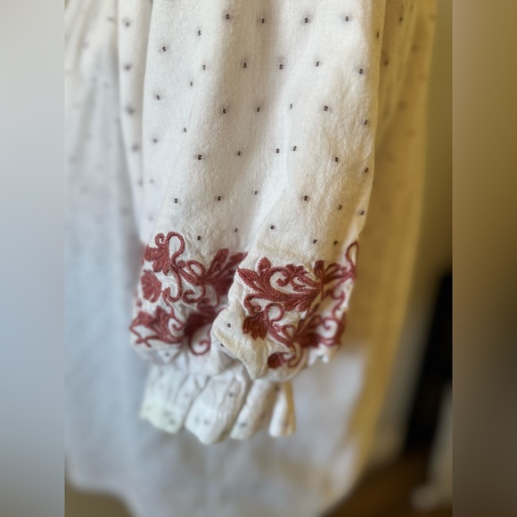 Anthropologie Solitaire White Boho Peasant Top with Rose Embroidery - Picture 4 of 10